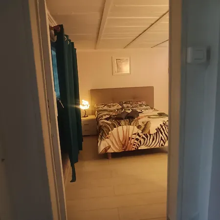 Private Heated Pool Sauna Ground-floor Near Paris *
